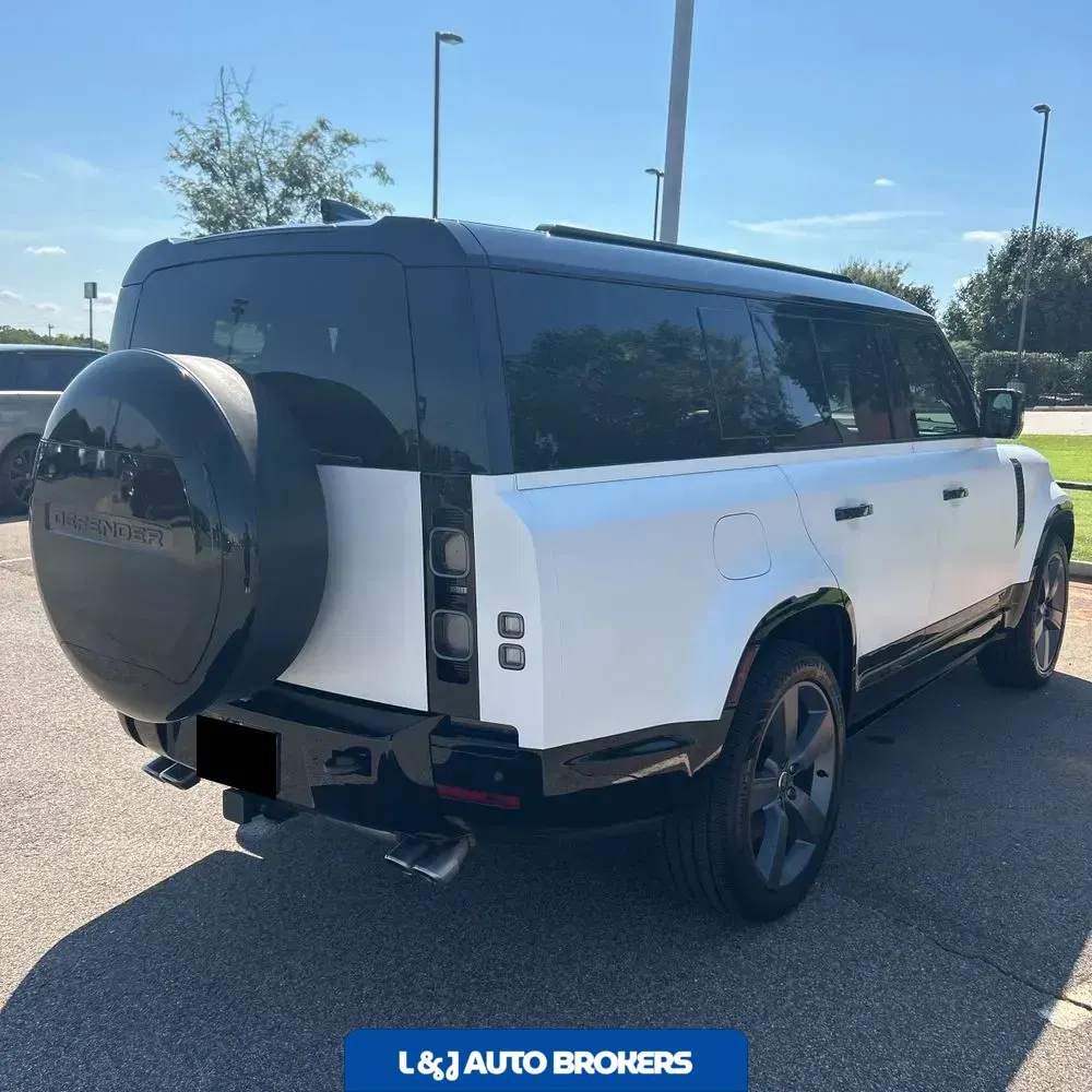 2025 Land Rover Defender 130 V8 P500