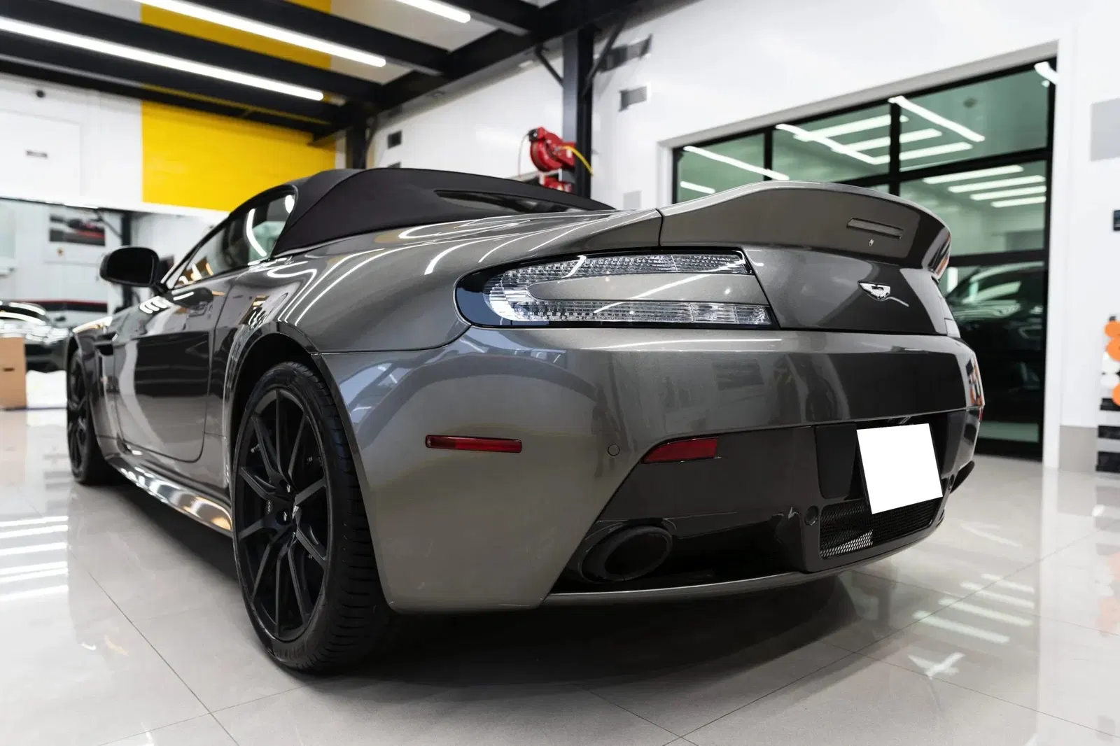 2017 Aston Martin V12 Vantage S Roadster 7-Speed