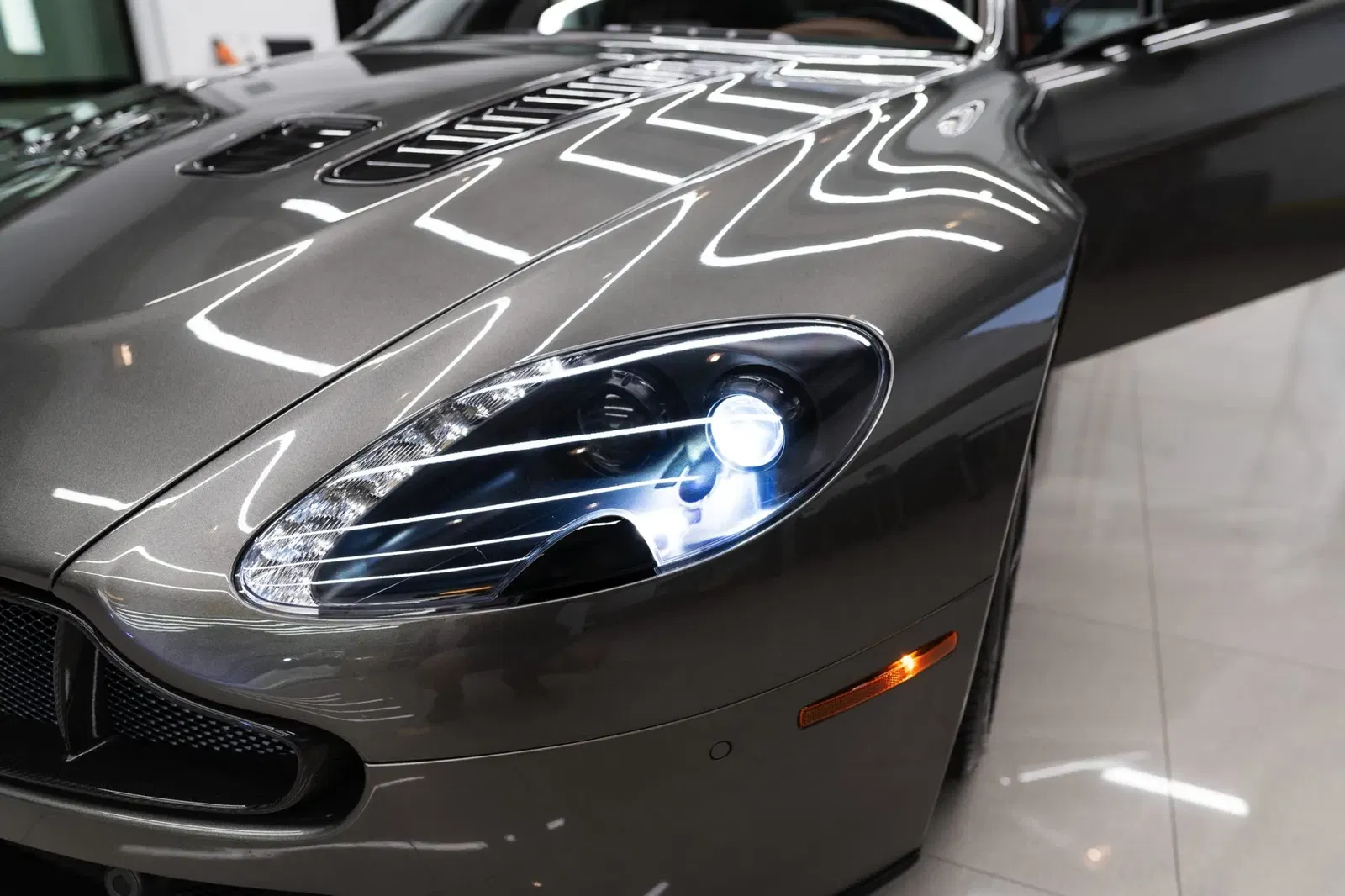 2017 Aston Martin V12 Vantage S Roadster 7-Speed