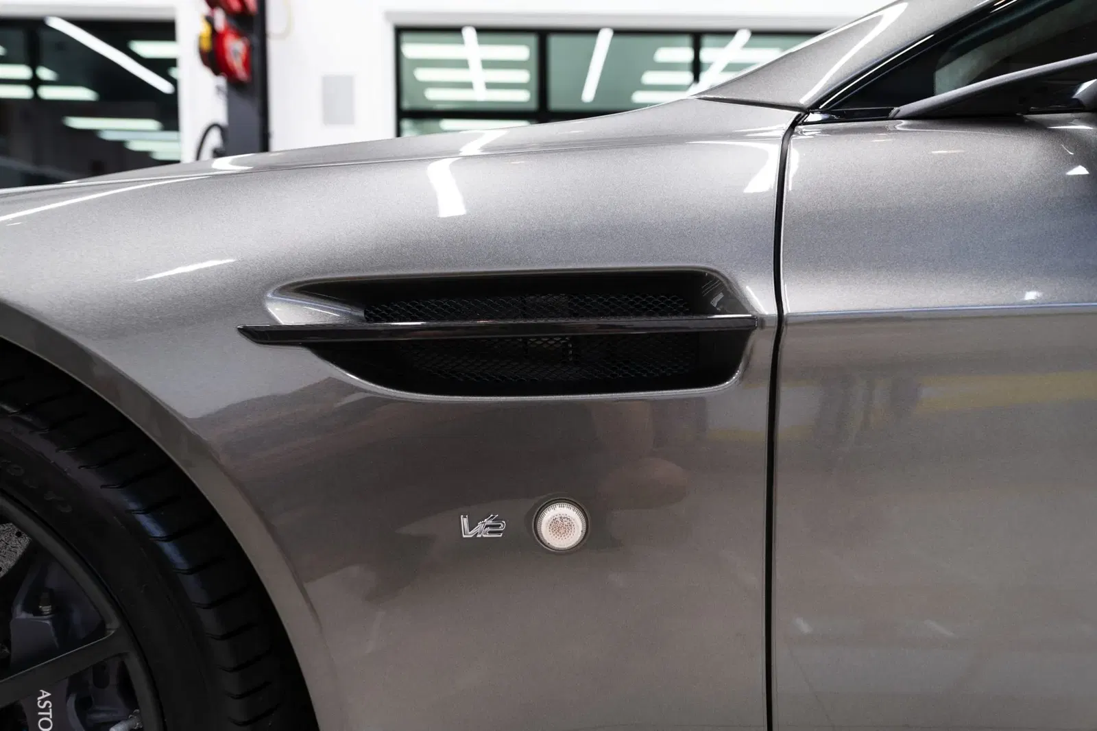 2017 Aston Martin V12 Vantage S Roadster 7-Speed