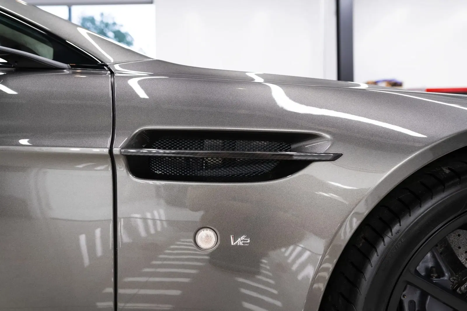 2017 Aston Martin V12 Vantage S Roadster 7-Speed