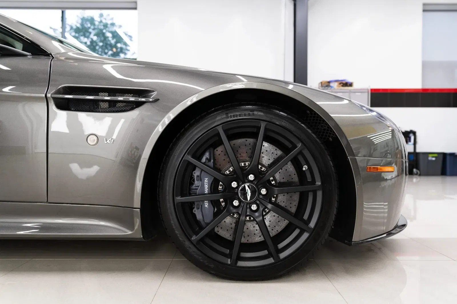 2017 Aston Martin V12 Vantage S Roadster 7-Speed
