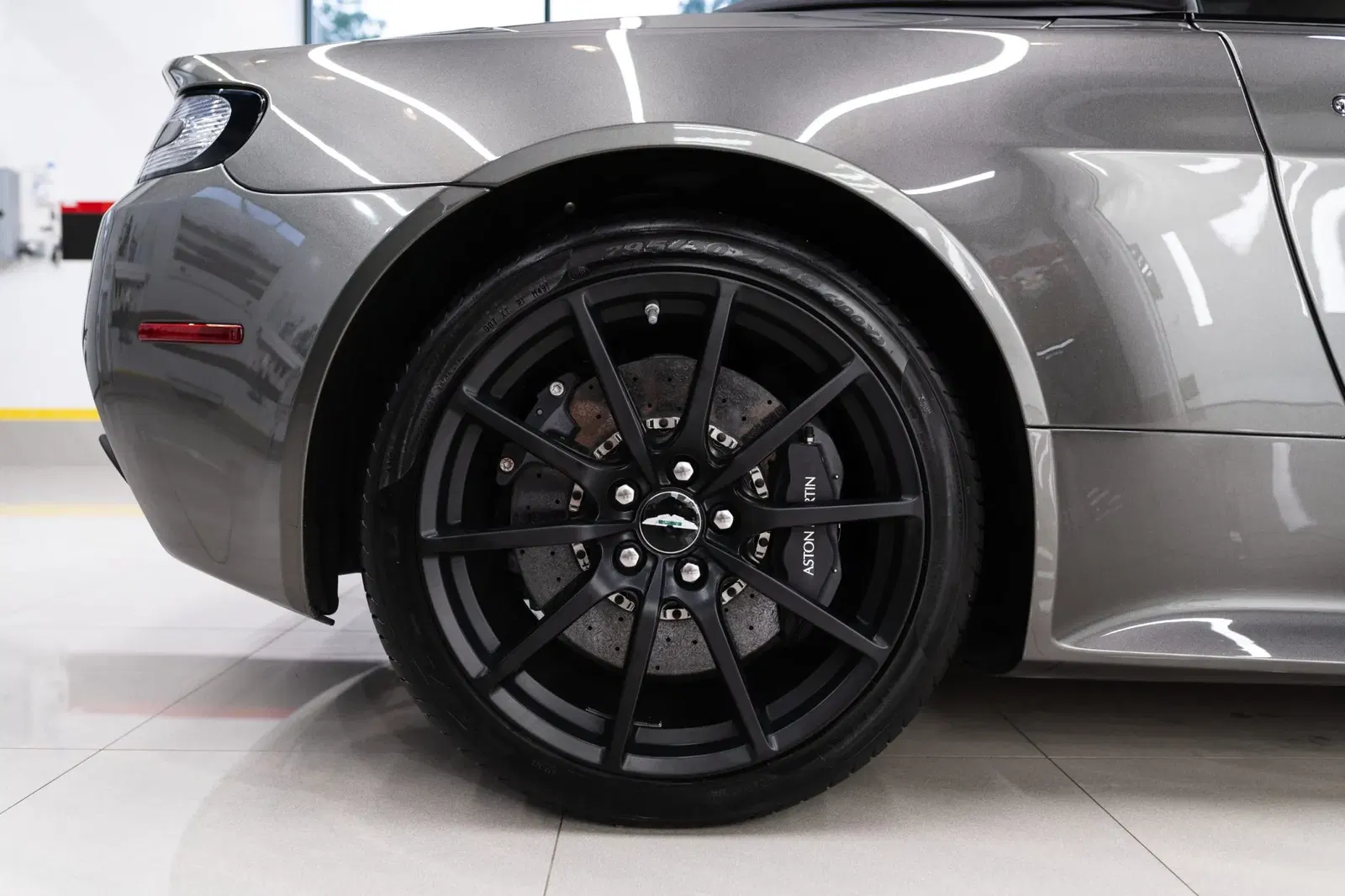 2017 Aston Martin V12 Vantage S Roadster 7-Speed
