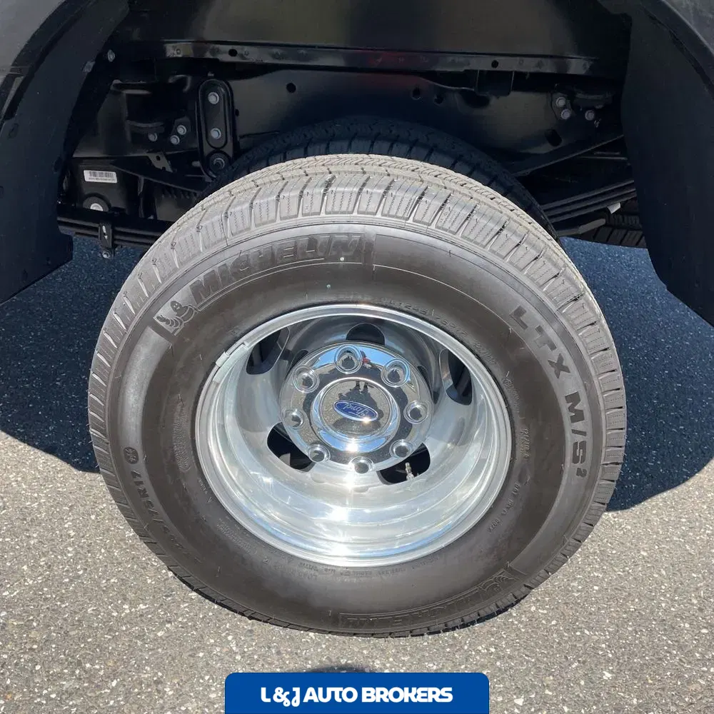 2025 Ford F-350 Super Duty XL