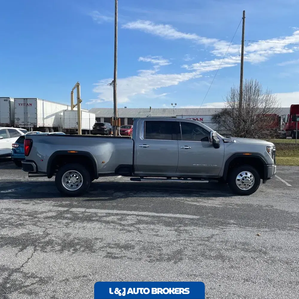 2025 GMC Sierra 3500HD Denali
