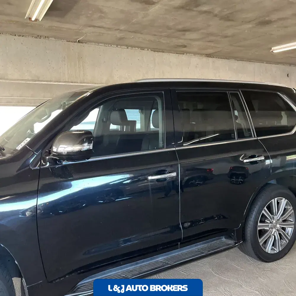 2017 Lexus LX 570 Base