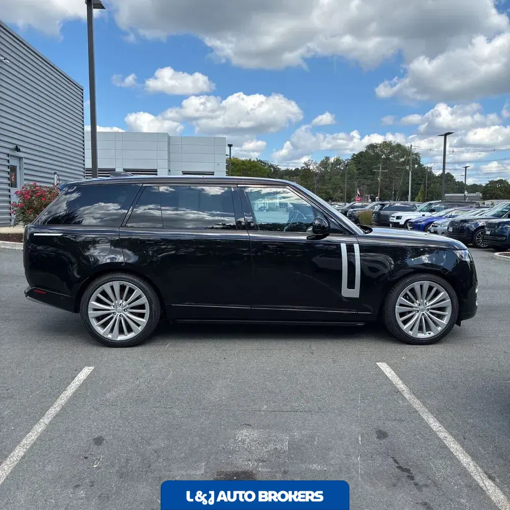 2023 Land Rover Range Rover P530 First Edition LWB