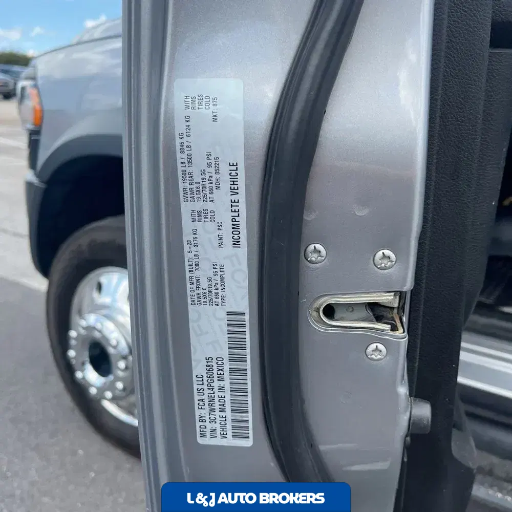 2023 Ram Commercial Tradesman CA60-84 CREW CAB/CHASSIS 4X4 6.7L