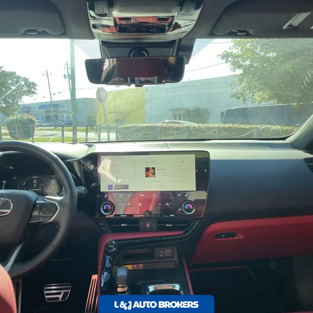 2025 Lexus NX 450h+ F SPORT Handling