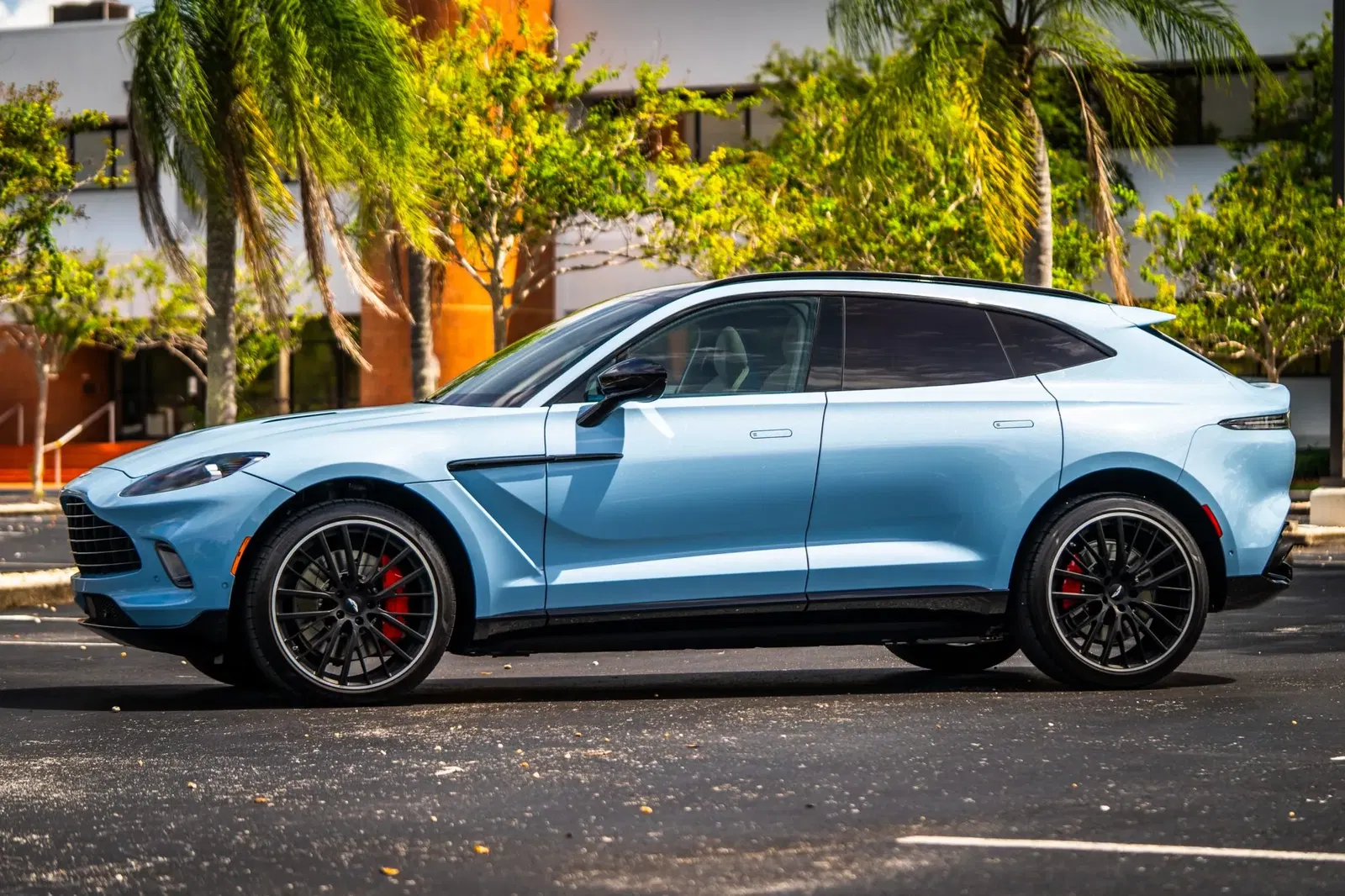2022 Aston Martin DBX