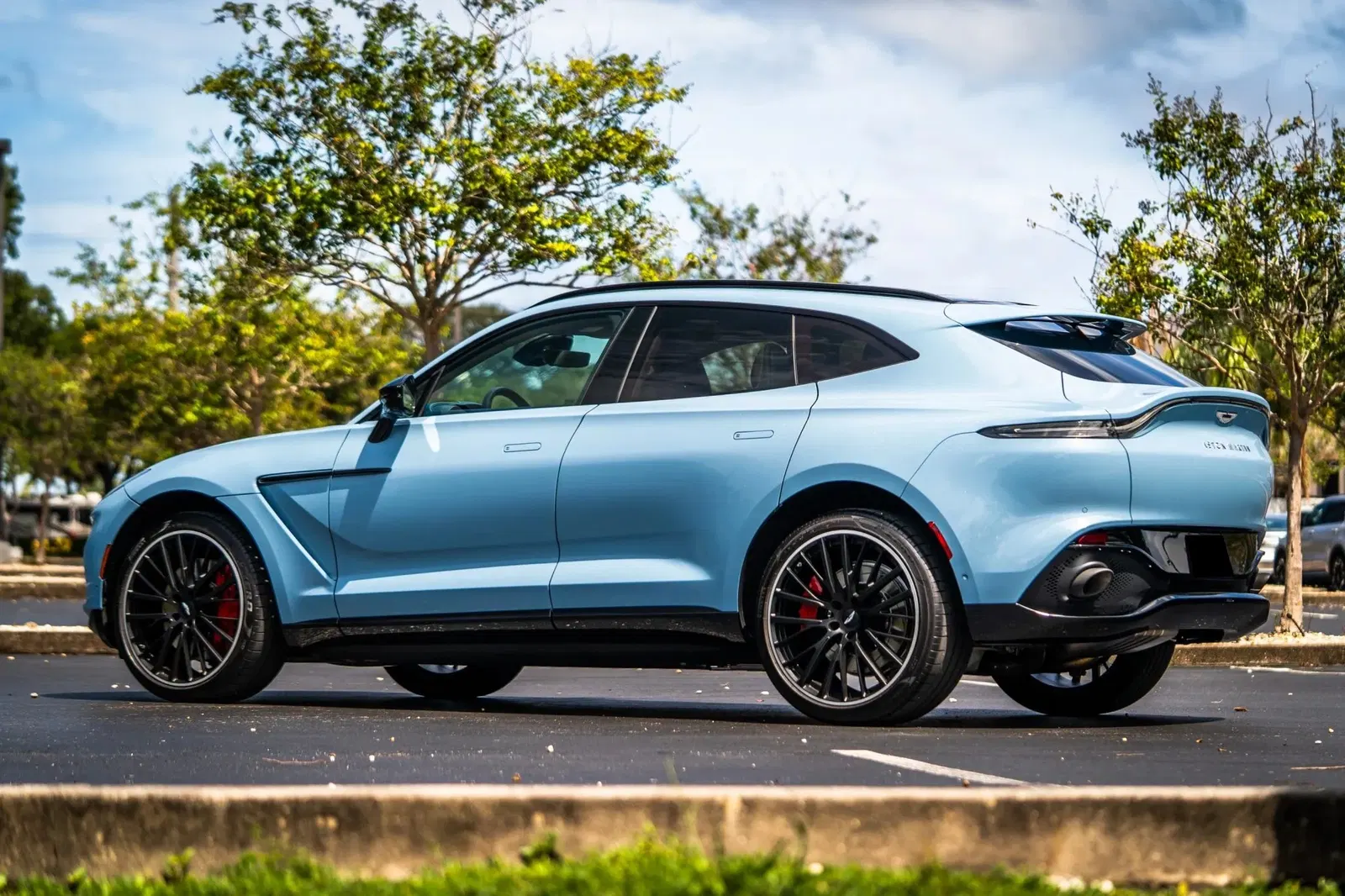 2022 Aston Martin DBX