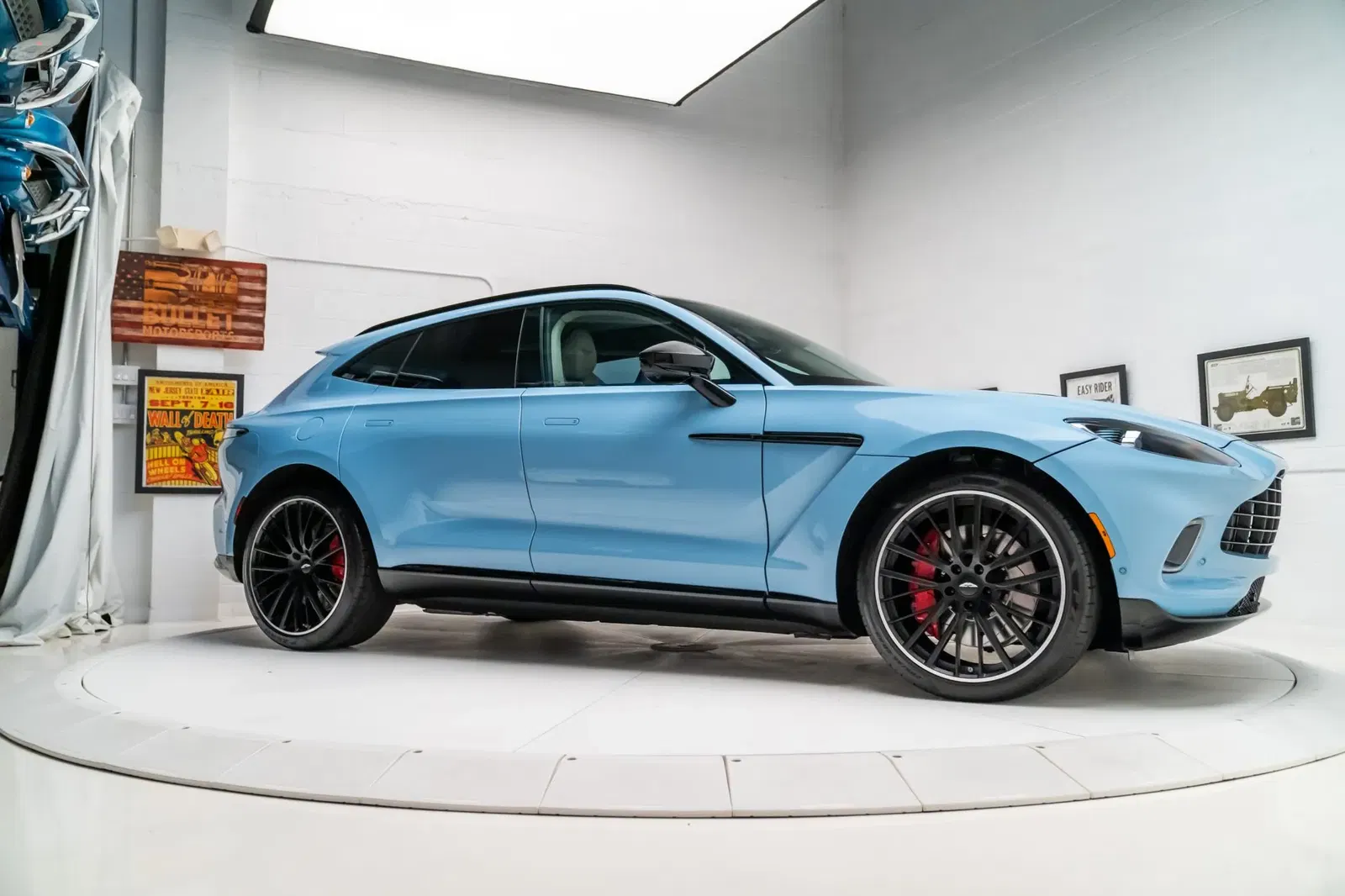 2022 Aston Martin DBX