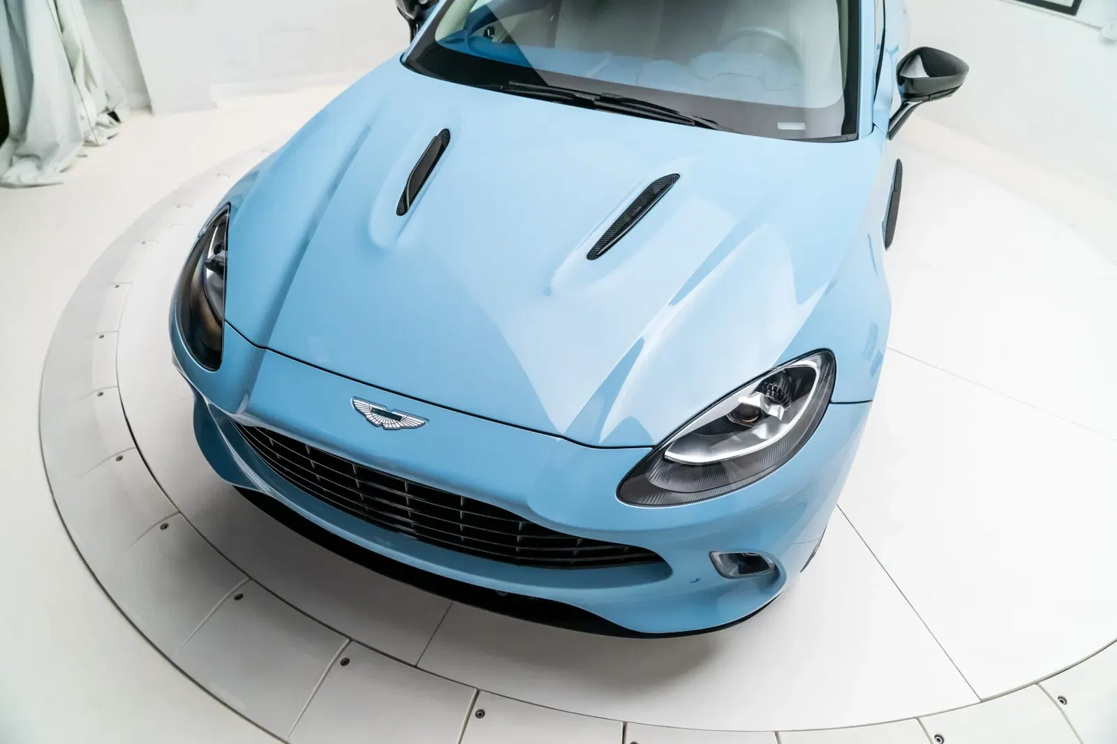 2022 Aston Martin DBX