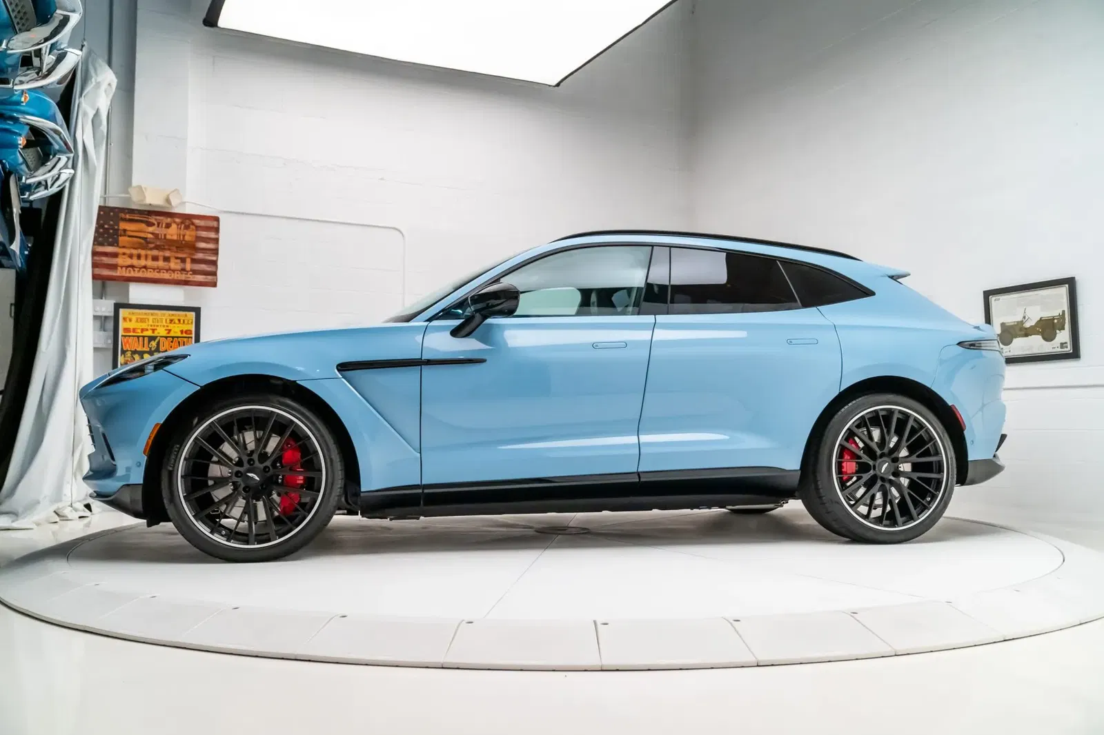 2022 Aston Martin DBX