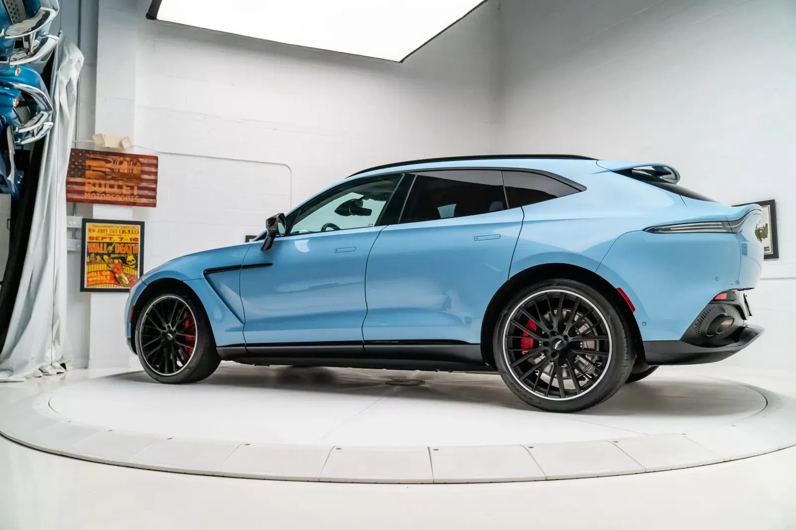 2022 Aston Martin DBX