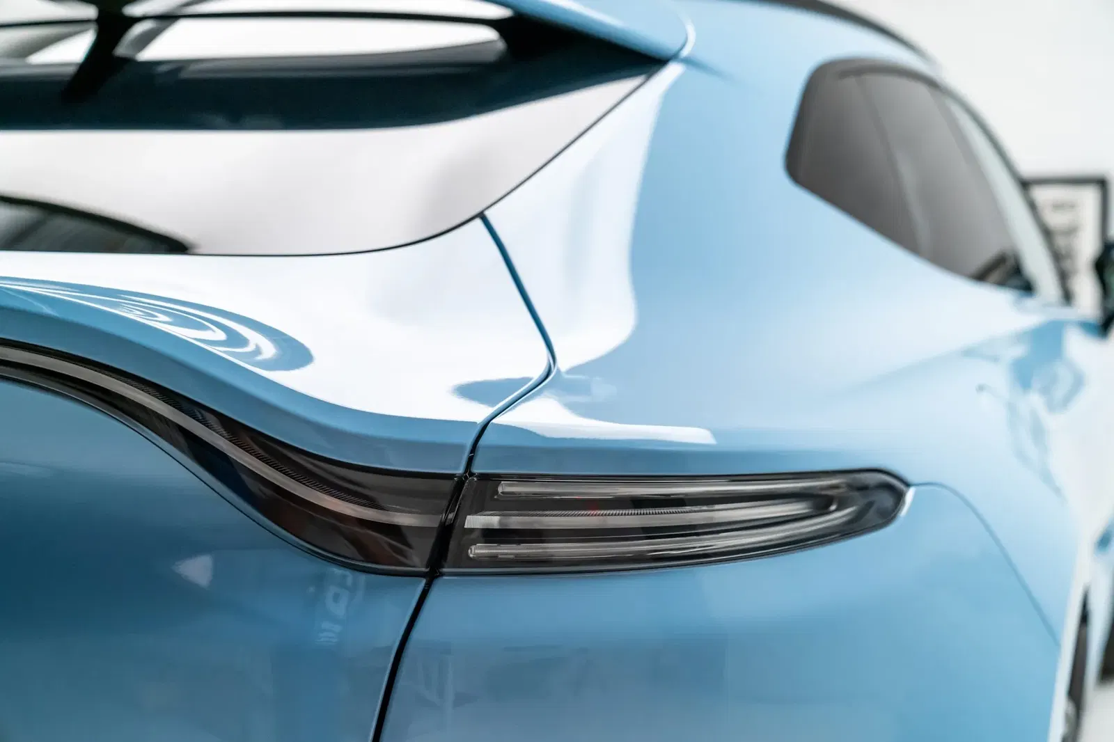 2022 Aston Martin DBX