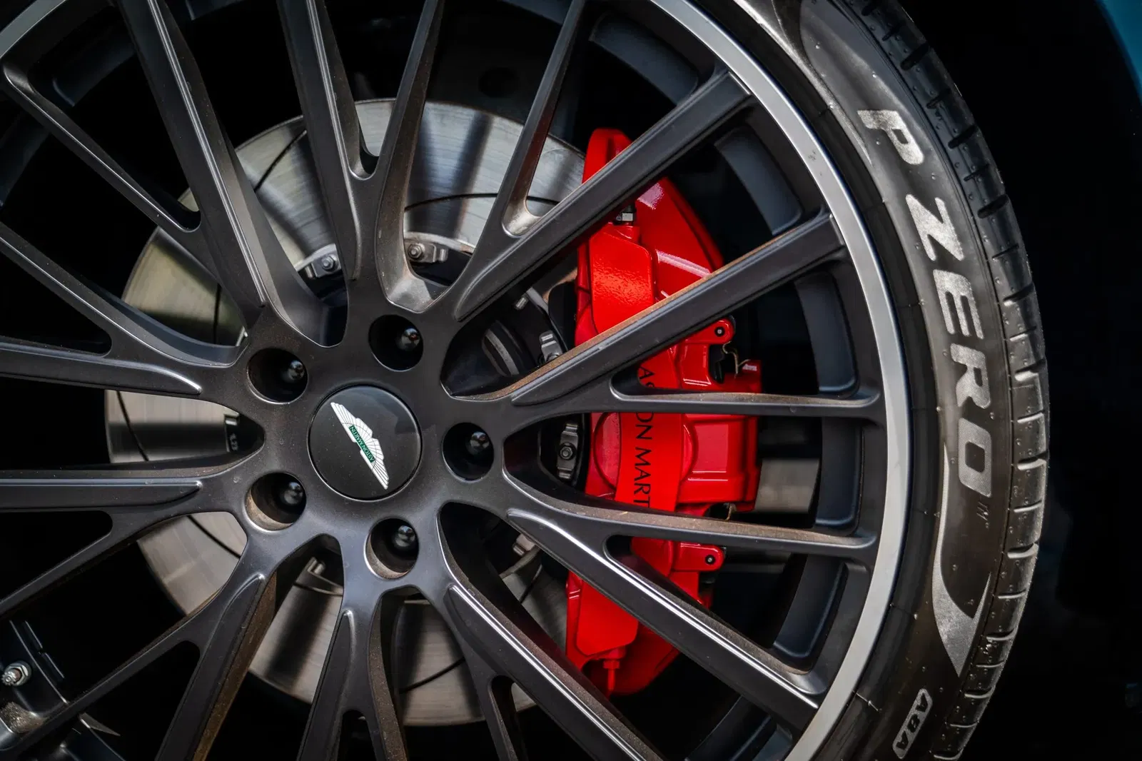 2022 Aston Martin DBX