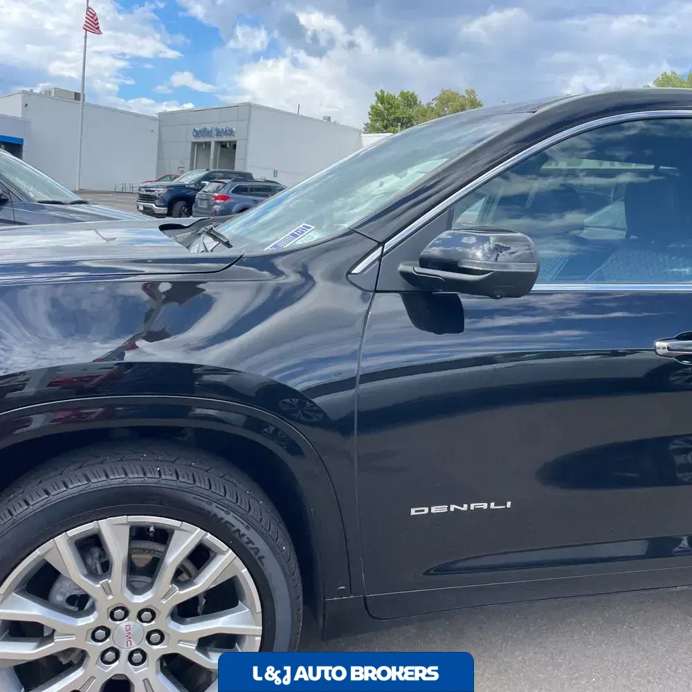 2024 GMC Acadia Denali