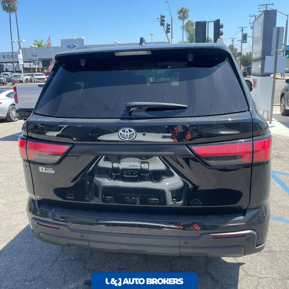 2024 Toyota Sequoia SR5