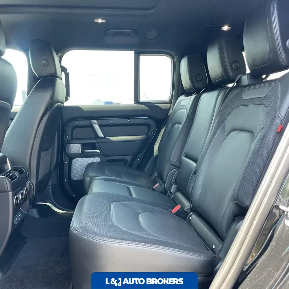 2024 Land Rover Defender 130 P400 X-Dynamic SE