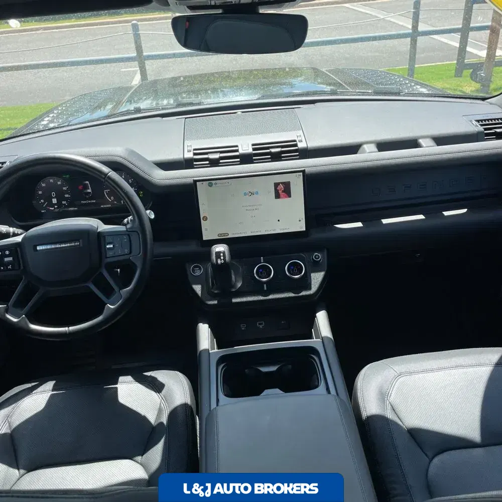 2024 Land Rover Defender 130 P400 X-Dynamic SE