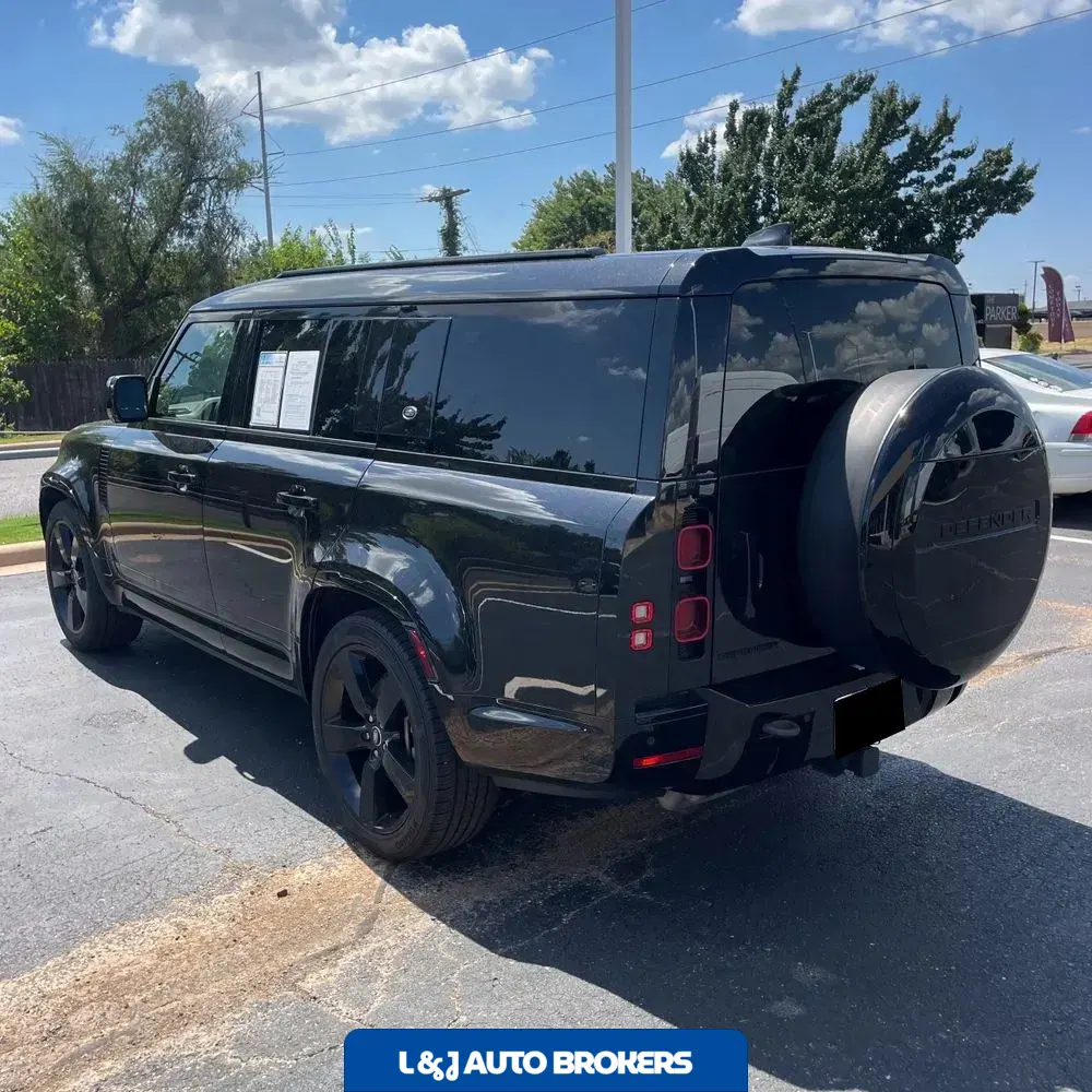 2024 Land Rover Defender 130 P400 X-Dynamic SE