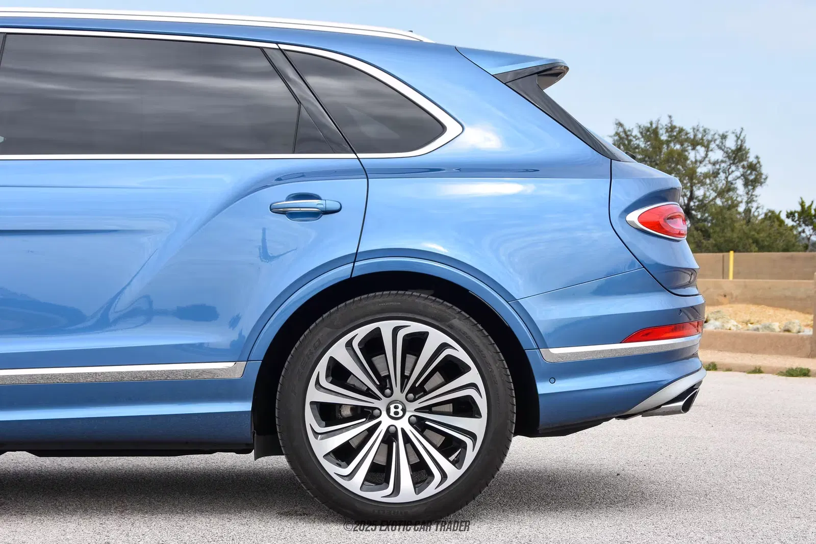 2023 Bentley Bentayga Azure V8
