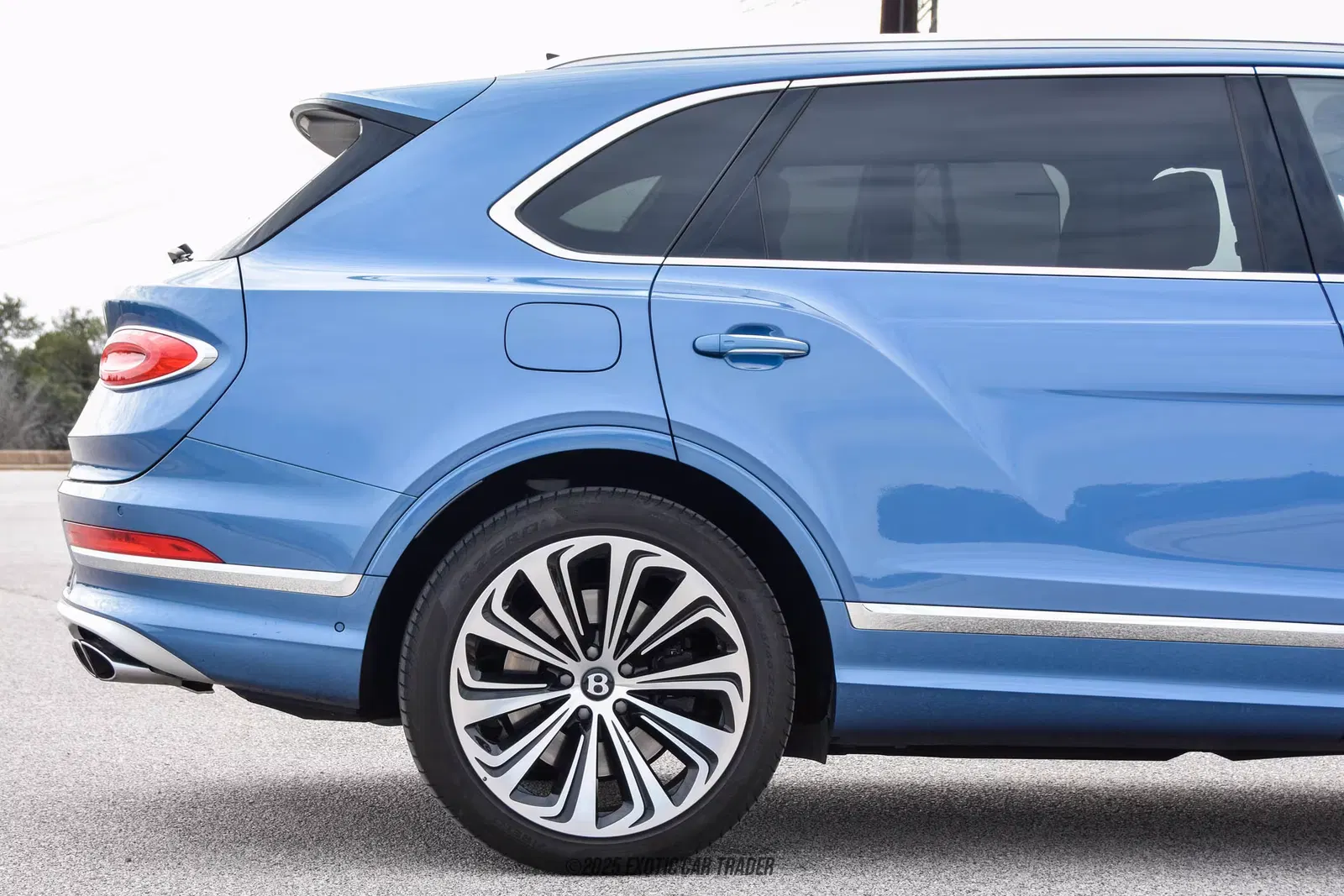 2023 Bentley Bentayga Azure V8