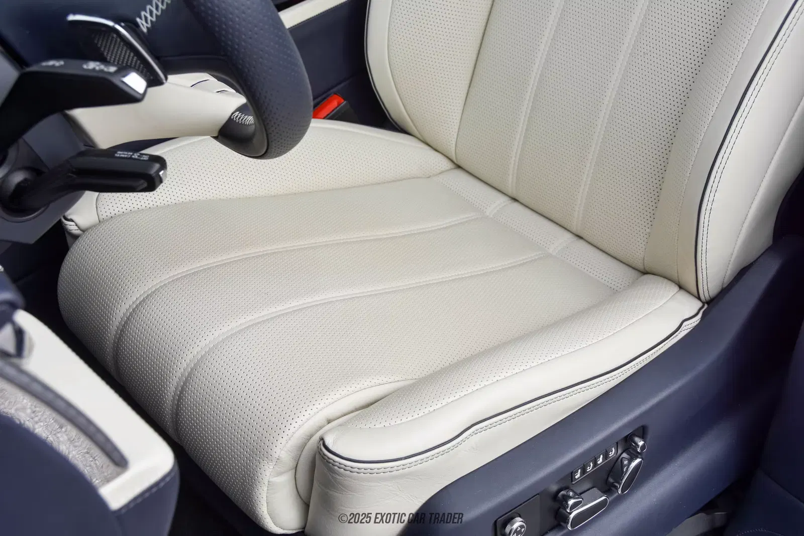 2023 Bentley Bentayga Azure V8