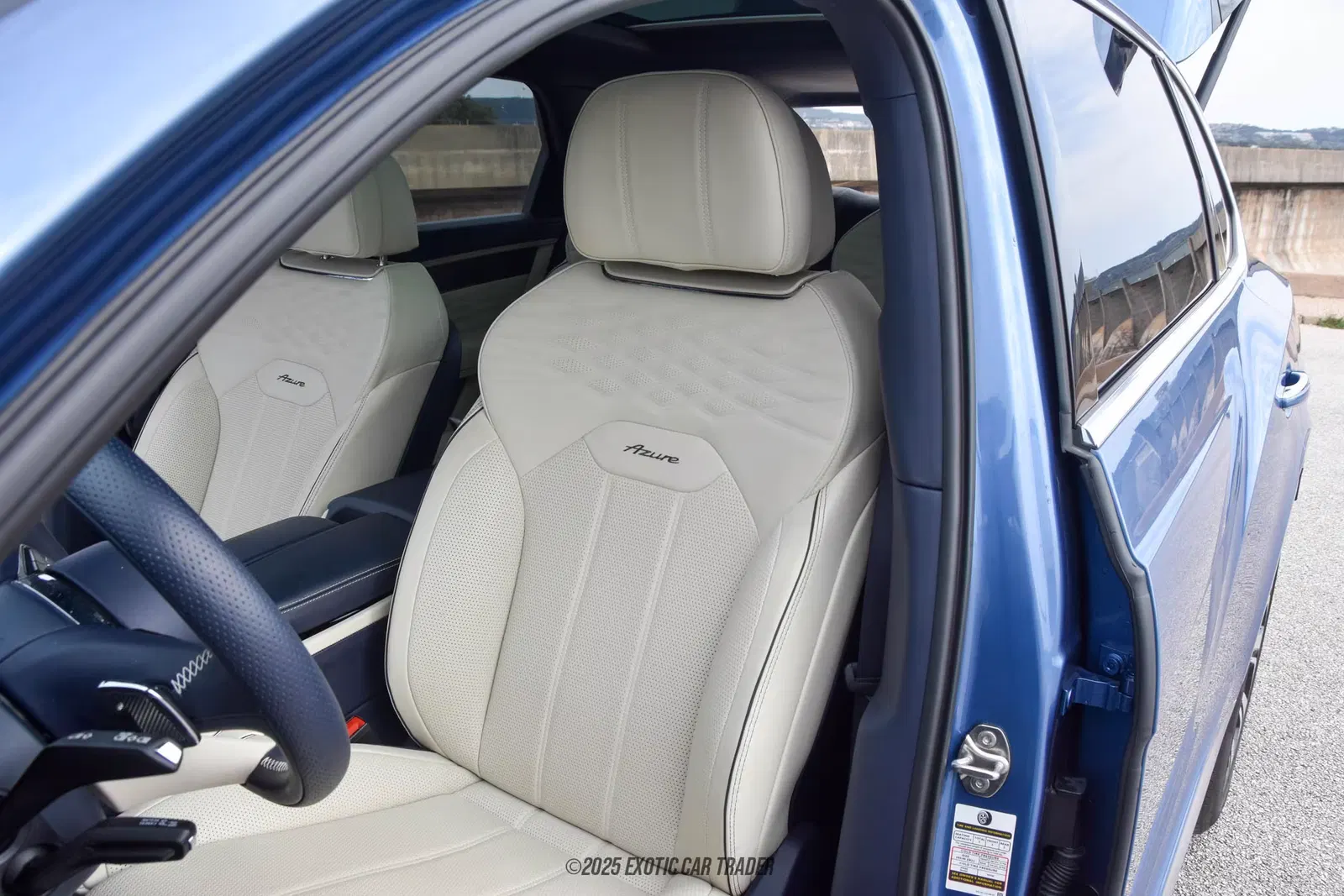 2023 Bentley Bentayga Azure V8