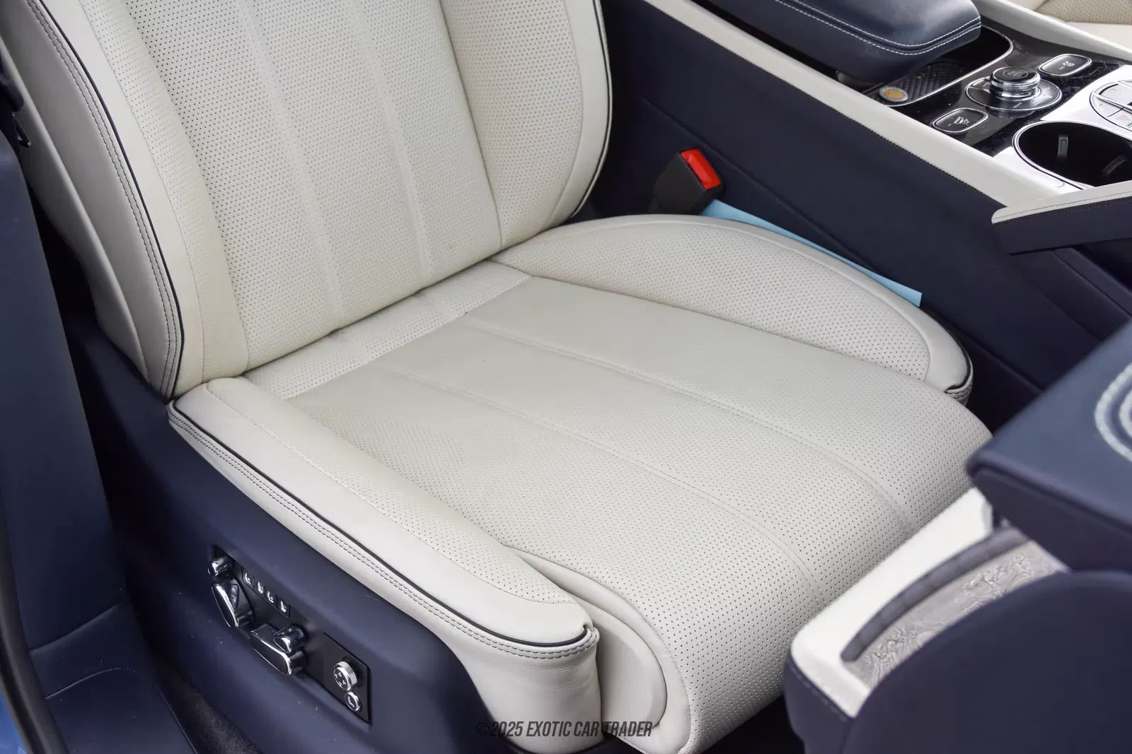2023 Bentley Bentayga Azure V8