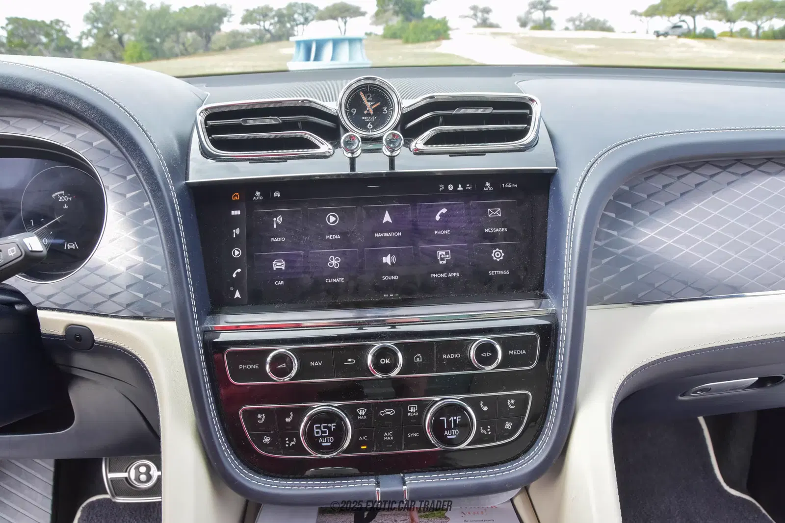 2023 Bentley Bentayga Azure V8