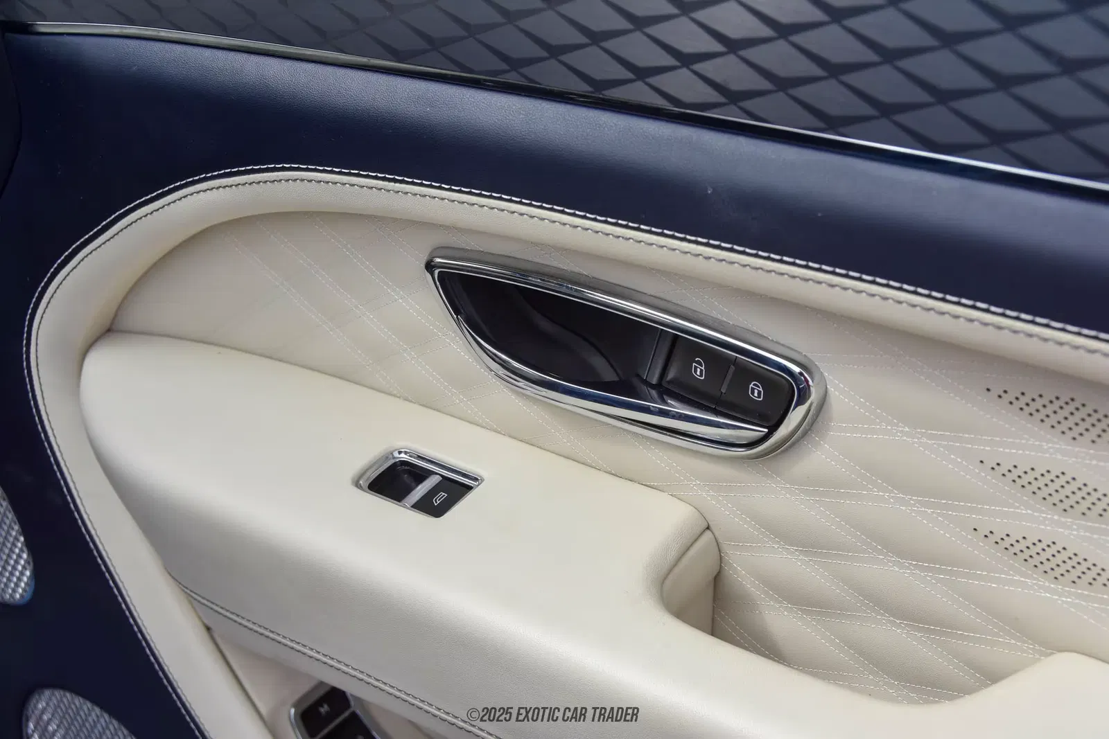 2023 Bentley Bentayga Azure V8