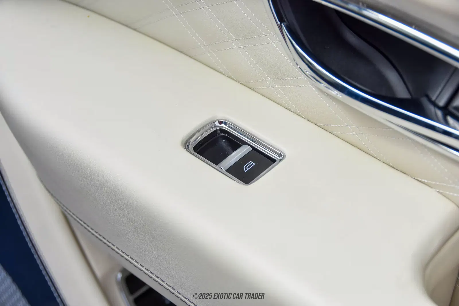 2023 Bentley Bentayga Azure V8