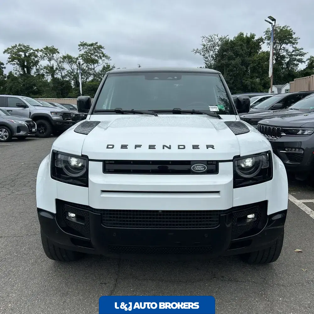 2024 Land Rover Defender 90 P400 X-Dynamic SE