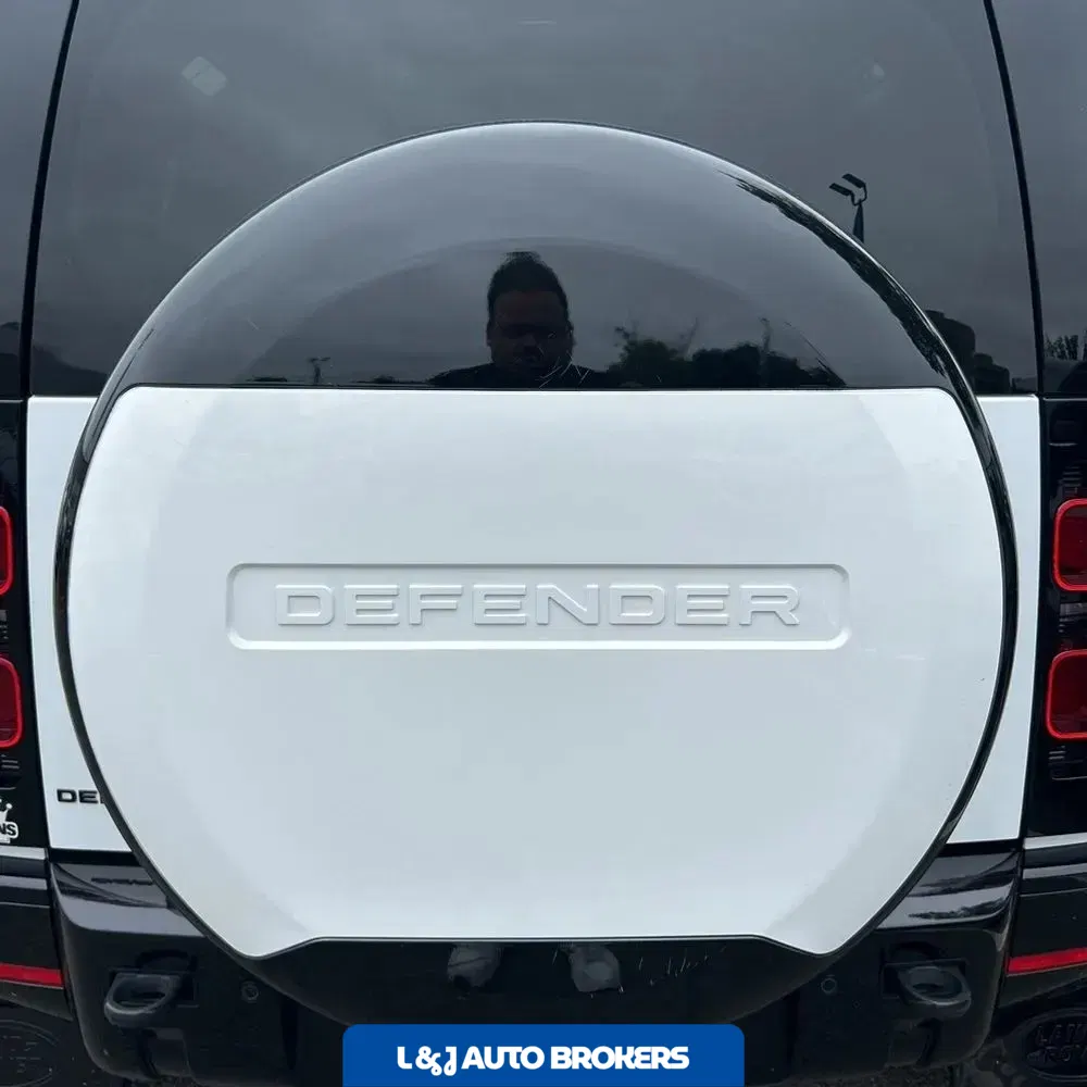 2024 Land Rover Defender 90 P400 X-Dynamic SE