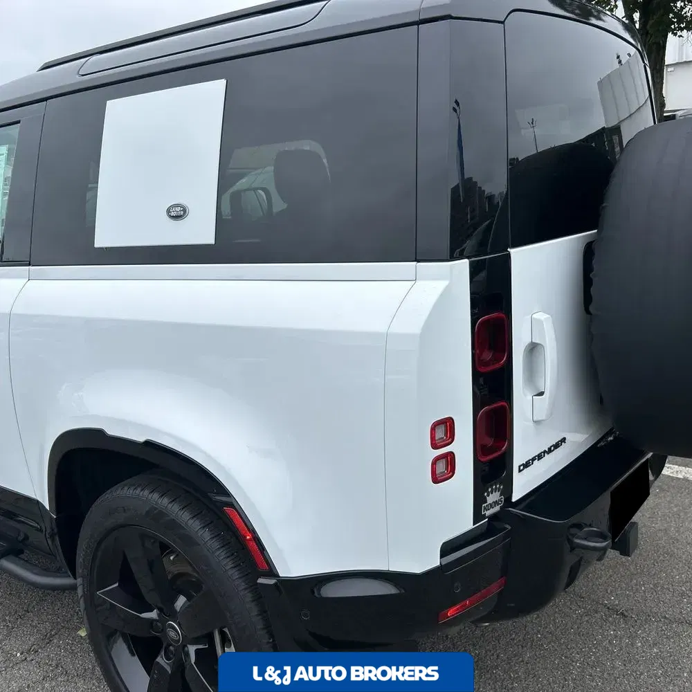 2024 Land Rover Defender 90 P400 X-Dynamic SE