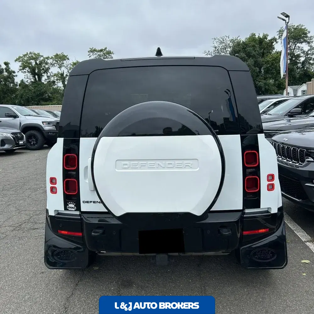 2024 Land Rover Defender 90 P400 X-Dynamic SE