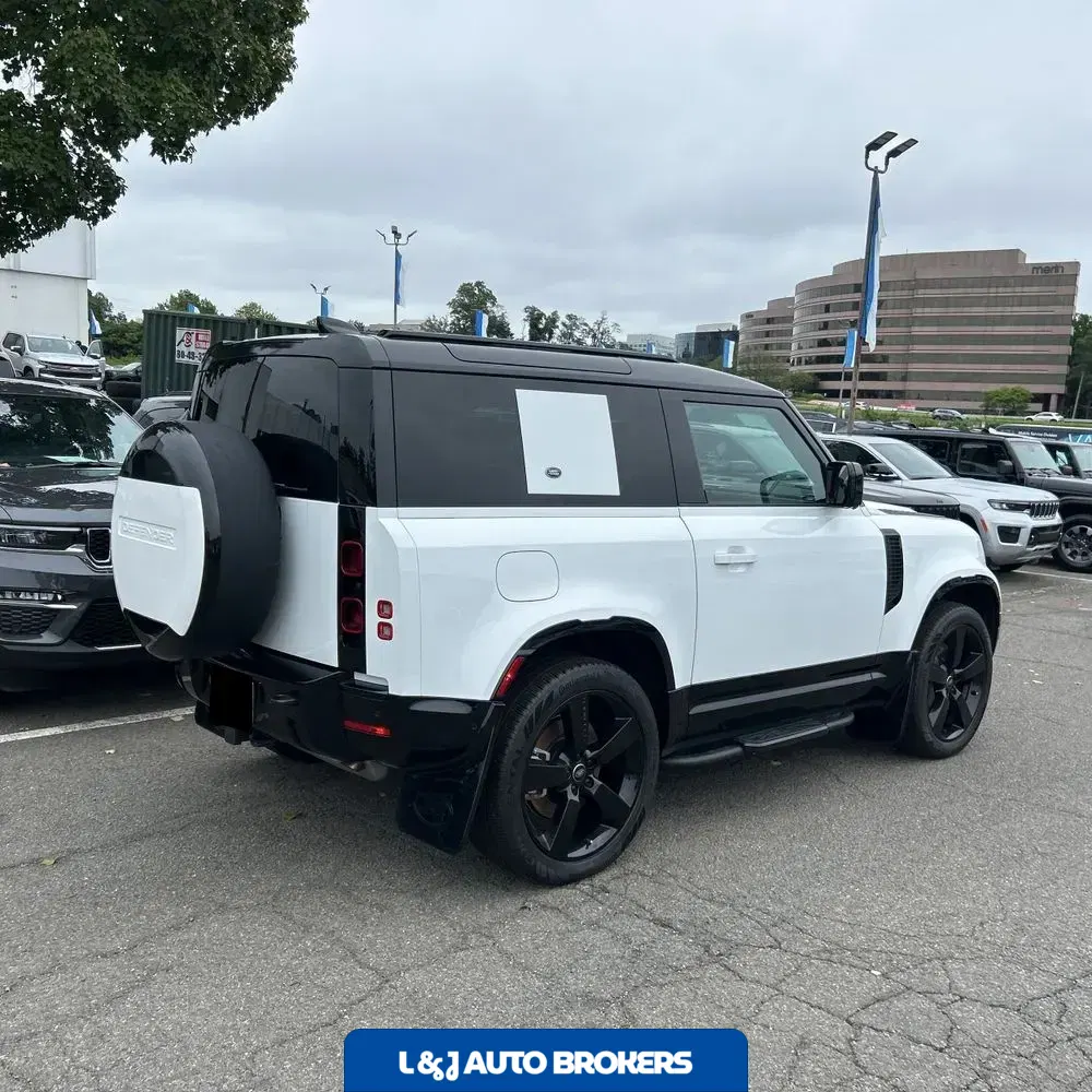 2024 Land Rover Defender 90 P400 X-Dynamic SE