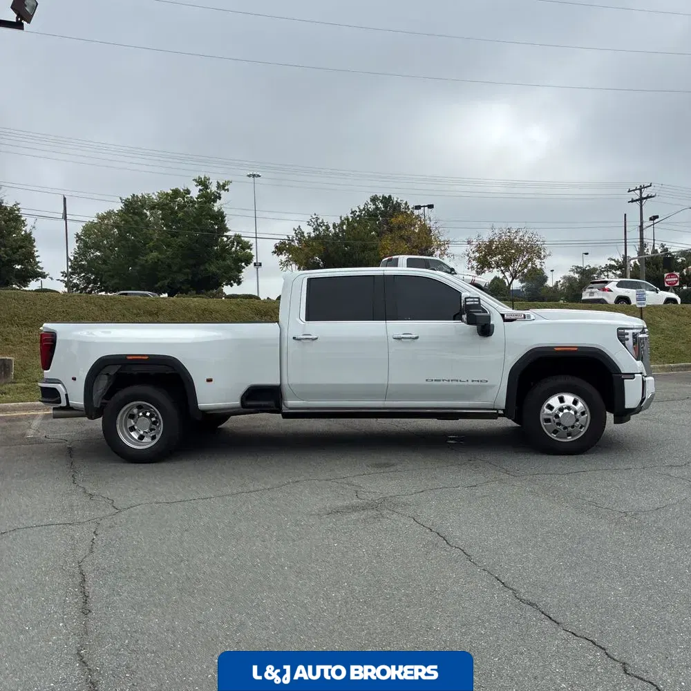 2025 GMC Sierra 3500HD Denali