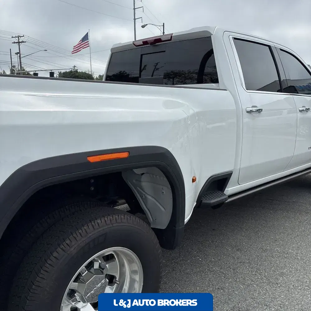 2025 GMC Sierra 3500HD Denali