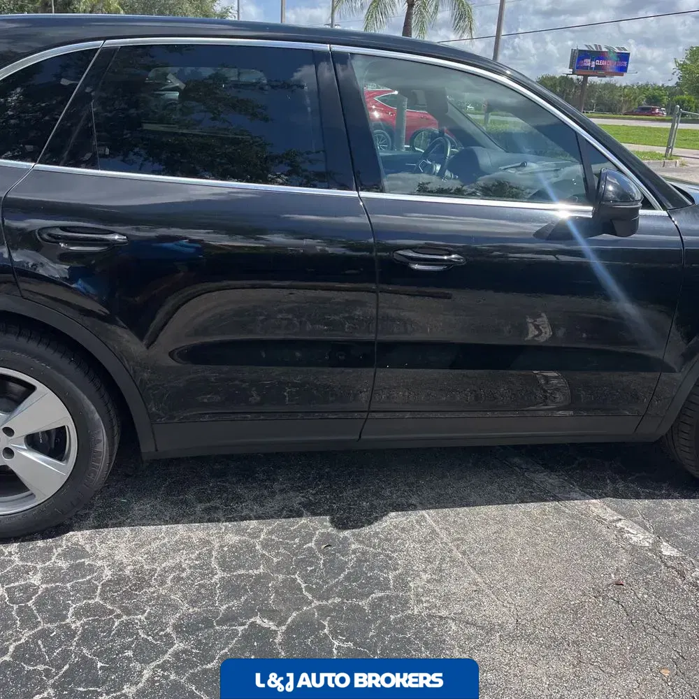 2022 Porsche Cayenne Base