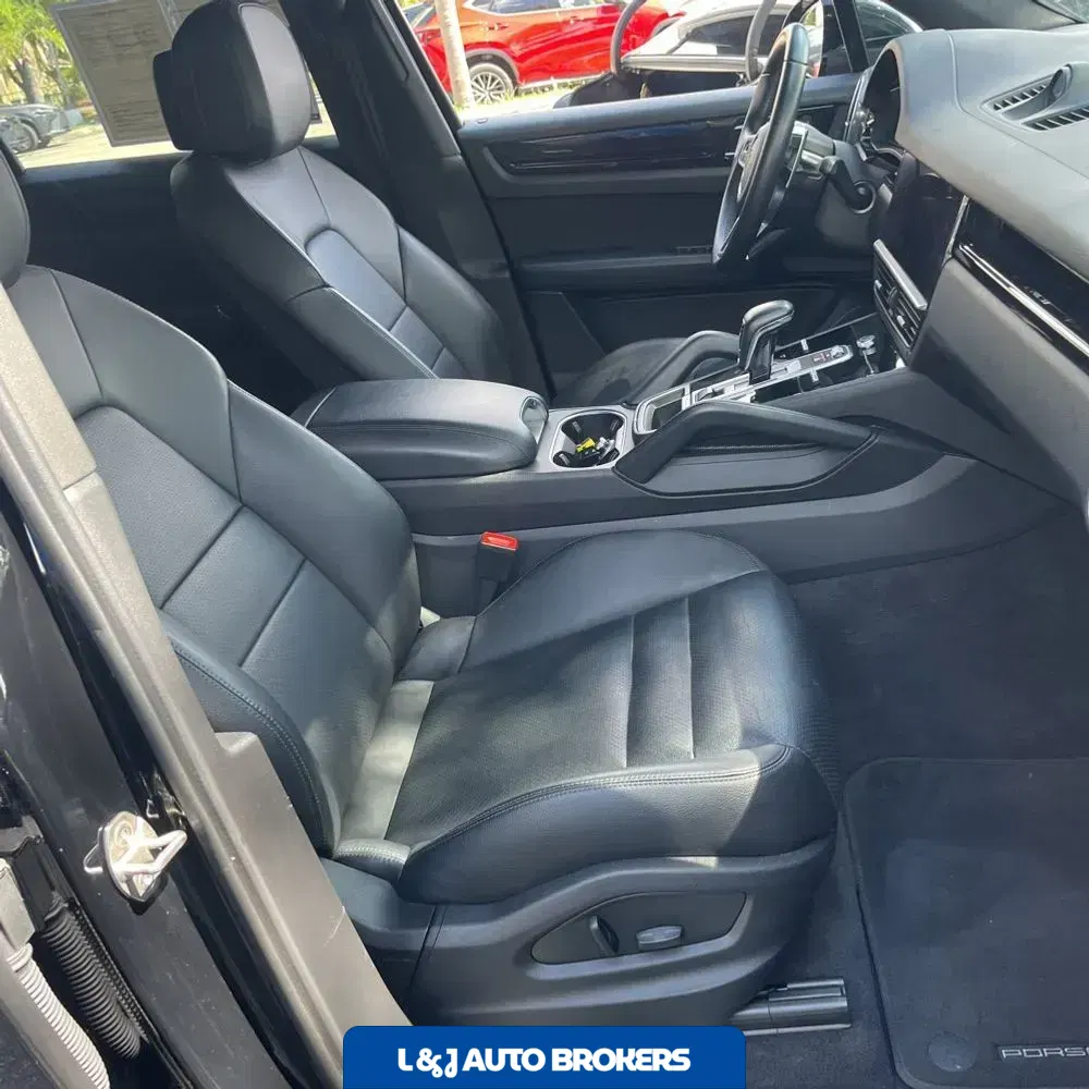 2022 Porsche Cayenne Base