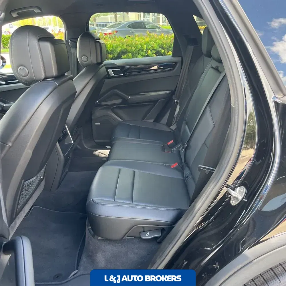 2022 Porsche Cayenne Base