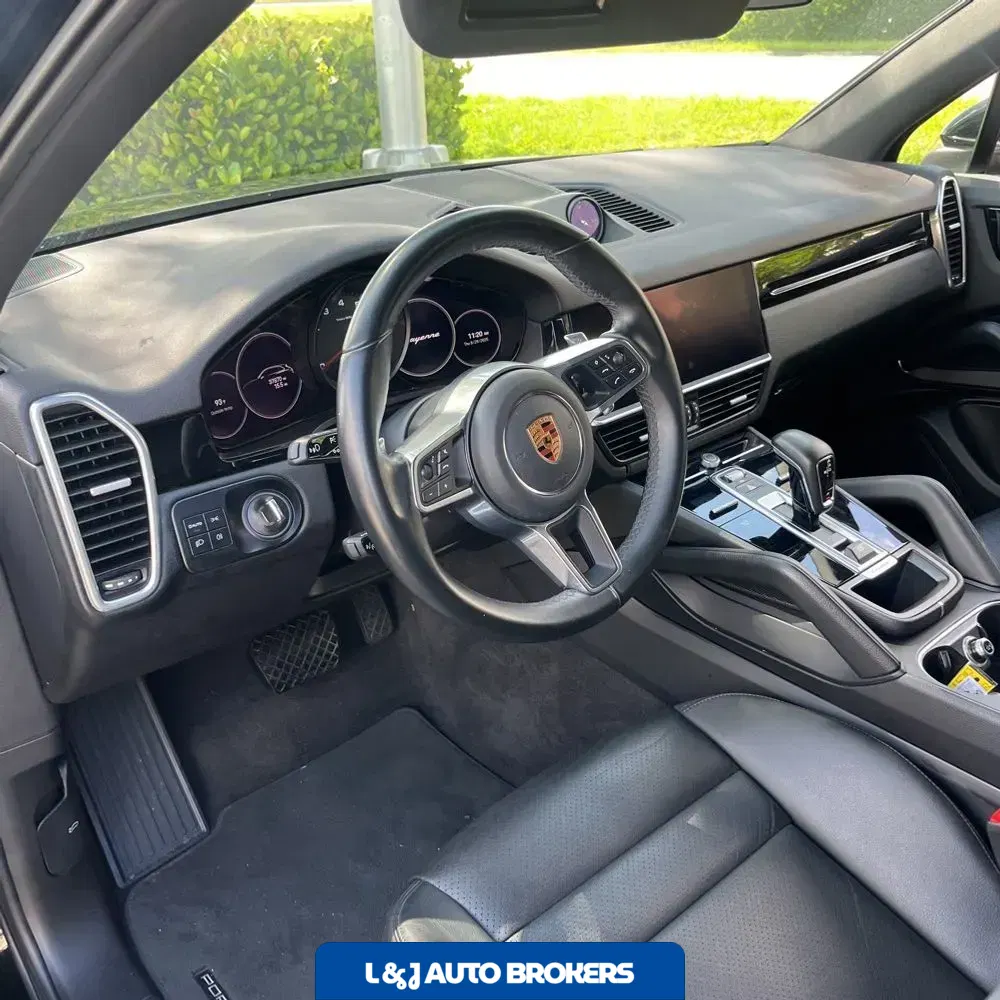 2022 Porsche Cayenne Base