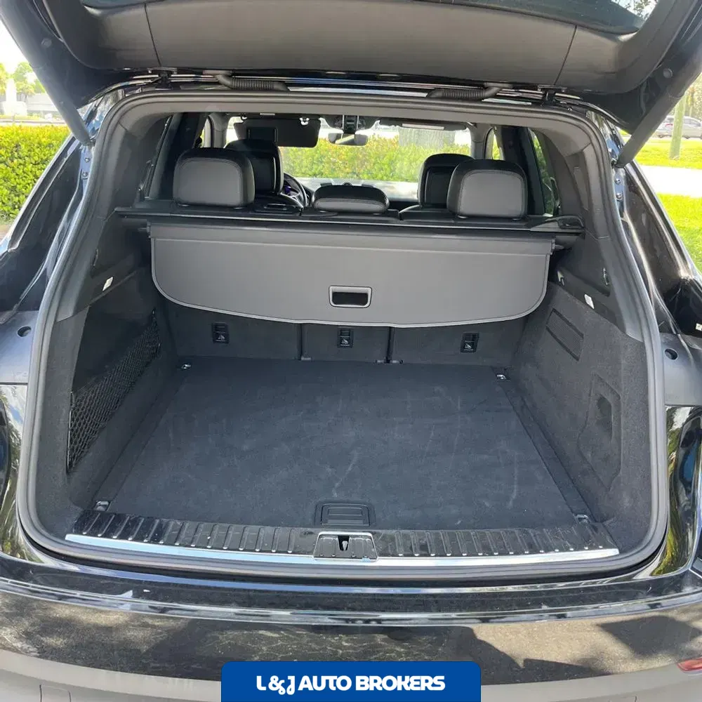 2022 Porsche Cayenne Base
