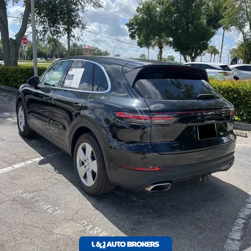2022 Porsche Cayenne Base