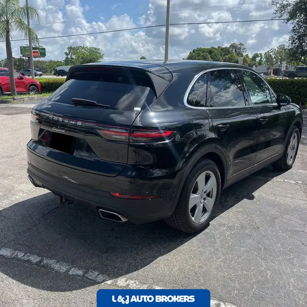 2022 Porsche Cayenne Base