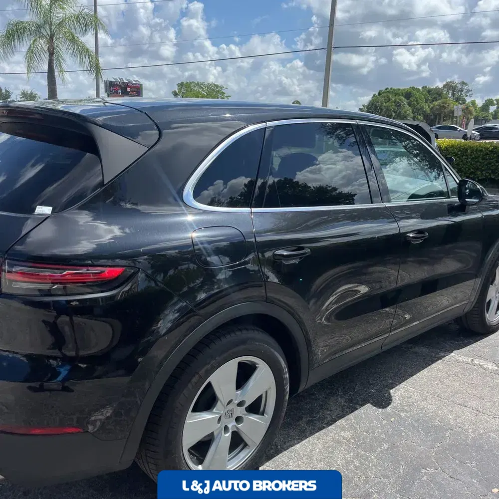 2022 Porsche Cayenne Base