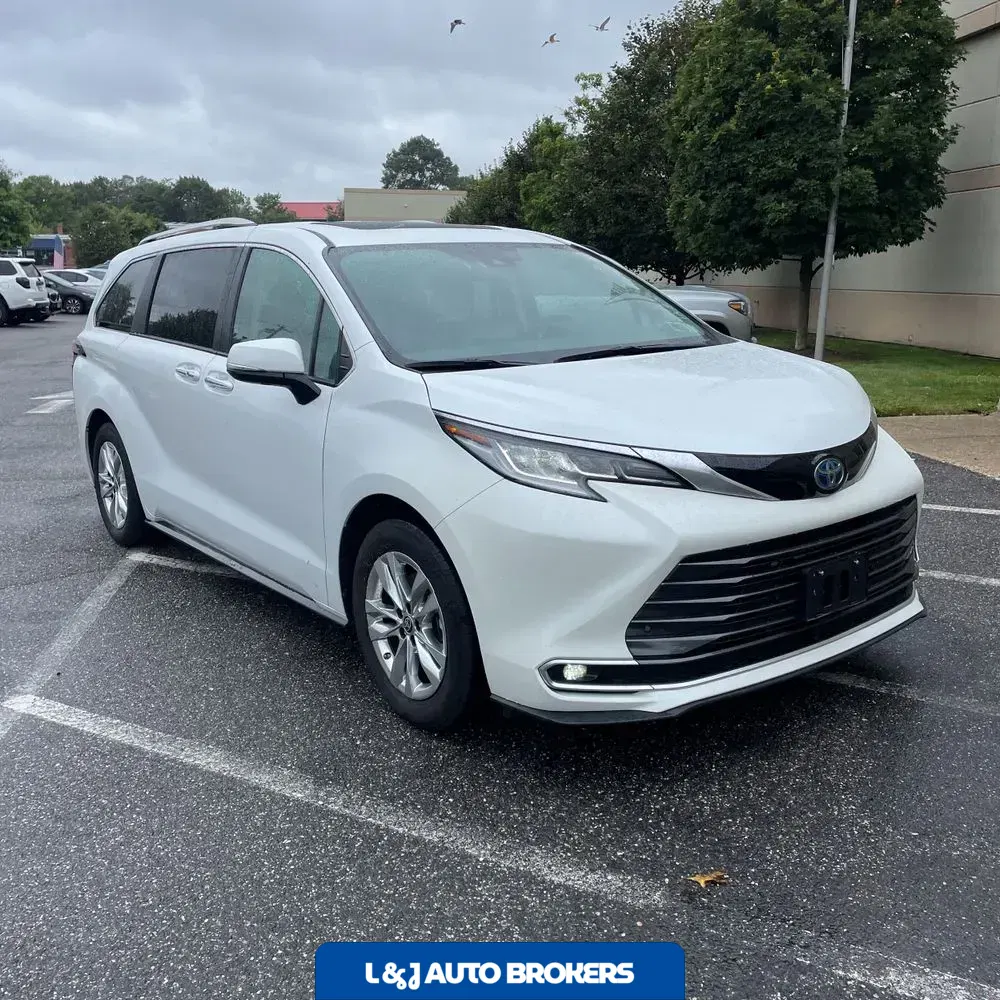 2022 Toyota Sienna Limited 7-Passenger